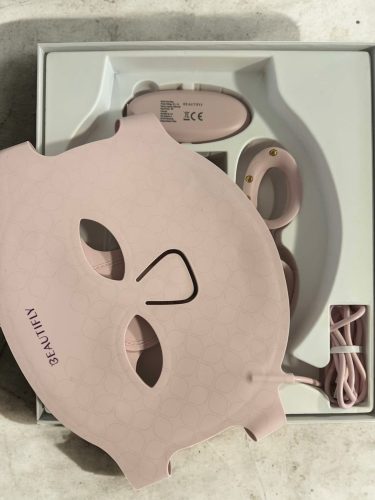Aura Glam PRO LED mask, photon therapy photo review